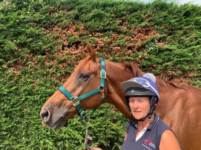 Jane Reed headshot with brown horse